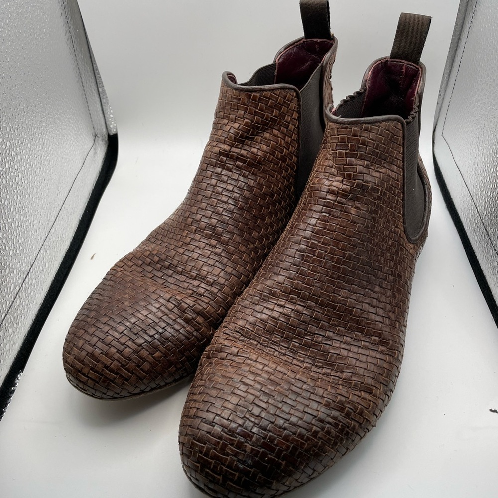 Brown Woven Leather Boots - by Lidfort